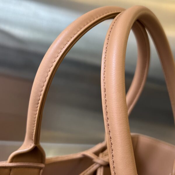 BOTTEGA VENETA BV Small Arco Tote Bag