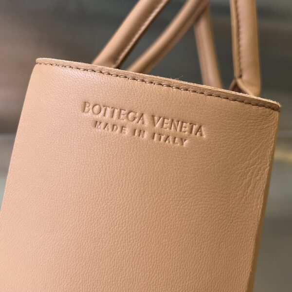 BOTTEGA VENETA BV Small Arco Tote Bag