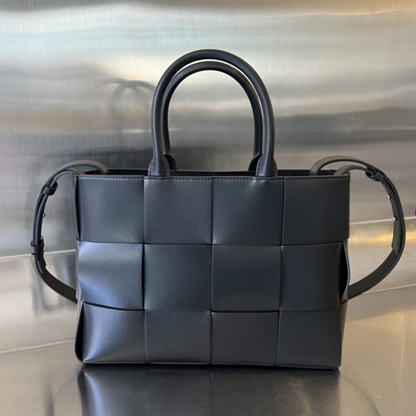 Bottega Veneta Small Arco Tote Bag With Strap