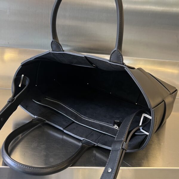Bottega Veneta Small Arco Tote Bag With Strap