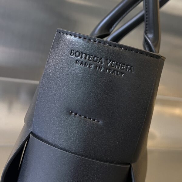 Bottega Veneta Small Arco Tote Bag With Strap