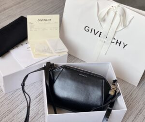 Givenchy XS Antigona Bag