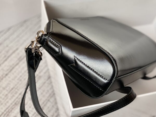 Givenchy XS Antigona Bag