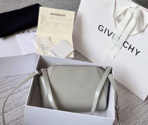 Givenchy XS Antigona Bag