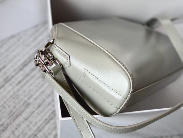 Givenchy XS Antigona Bag