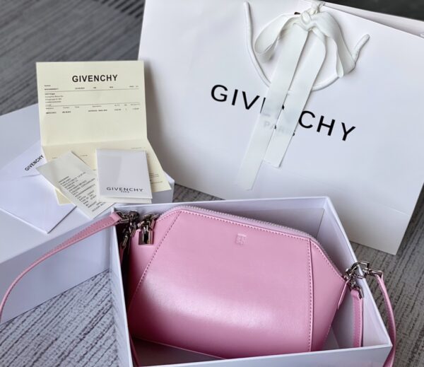 Givenchy XS Antigona Bag