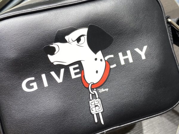 Givenchy G-Essentials Camera Bag