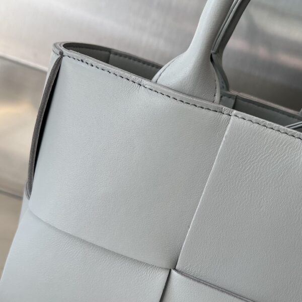 BOTTEGA VENETA BV Mini Arco Tote Bag