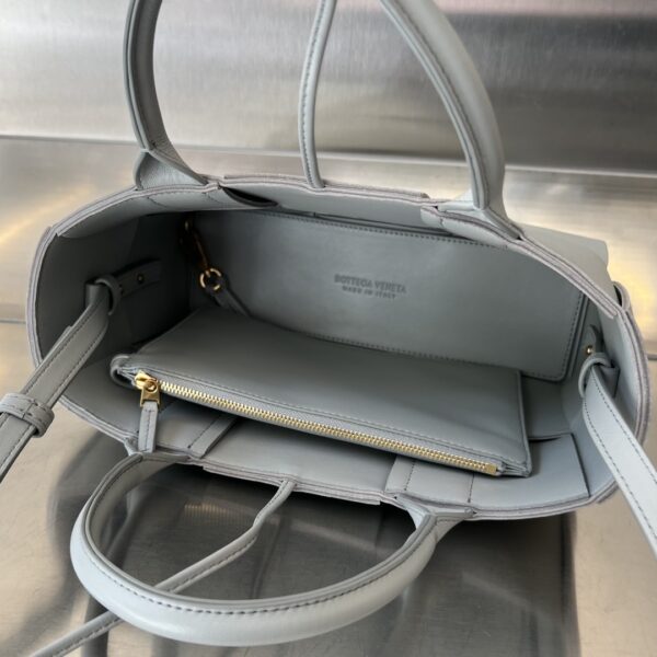 BOTTEGA VENETA BV Mini Arco Tote Bag