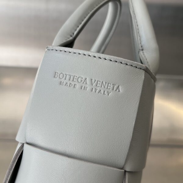 BOTTEGA VENETA BV Mini Arco Tote Bag