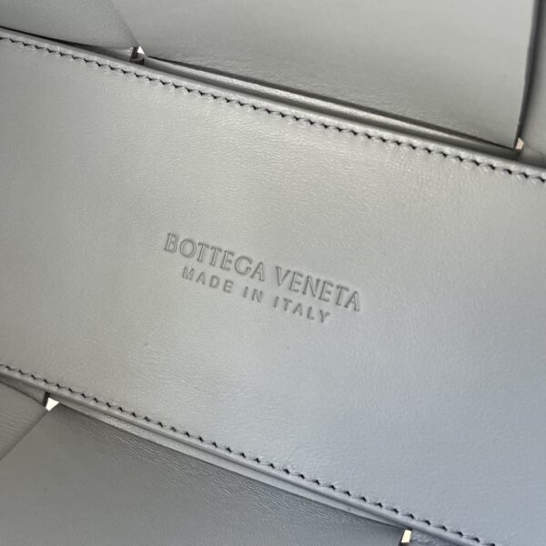 BOTTEGA VENETA BV Mini Arco Tote Bag