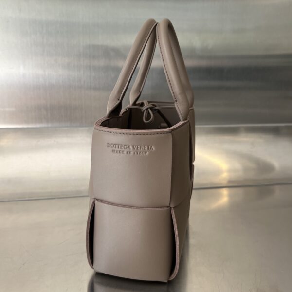 BOTTEGA VENETA BV Mini Arco Tote Bag