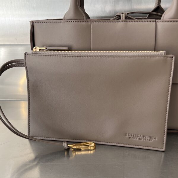 BOTTEGA VENETA BV Mini Arco Tote Bag