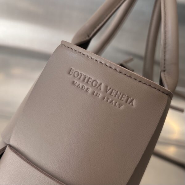 BOTTEGA VENETA BV Mini Arco Tote Bag