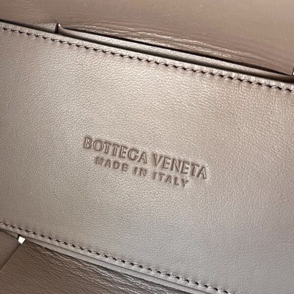 BOTTEGA VENETA BV Mini Arco Tote Bag