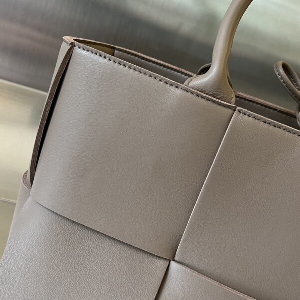 Bottega Veneta Arco Tote