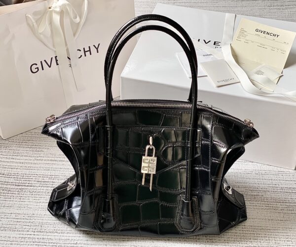 ANTIGONA LOCK SOFT