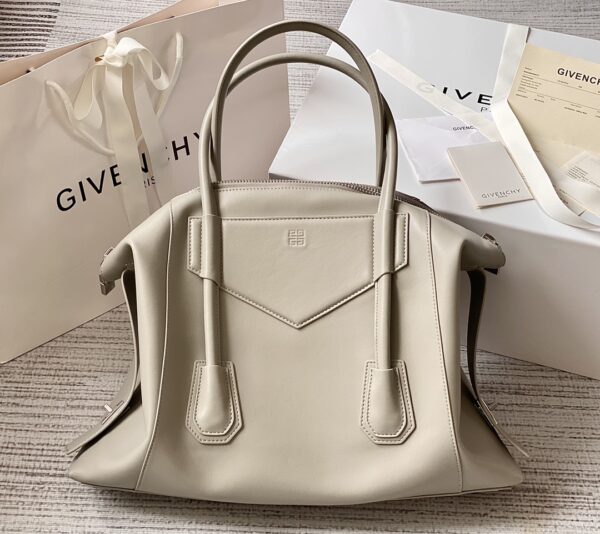 ANTIGONA LOCK SOFT