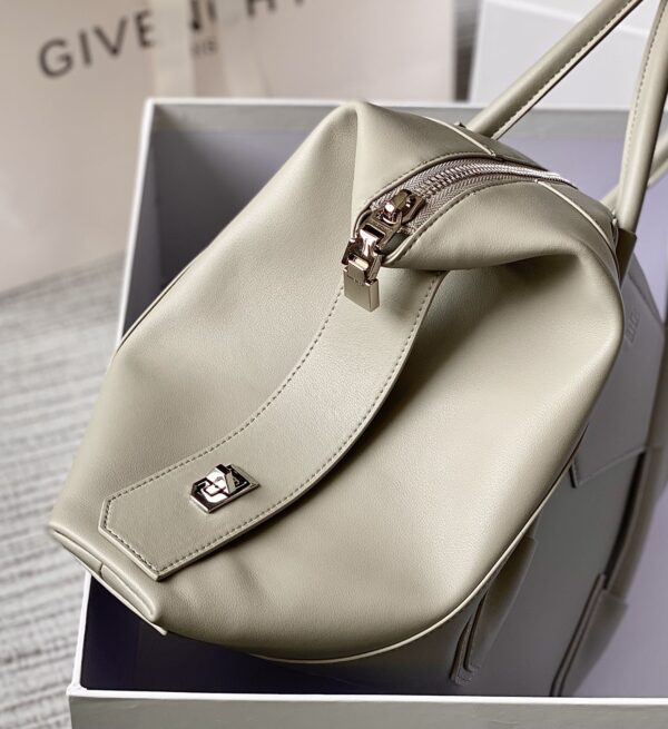 ANTIGONA LOCK SOFT