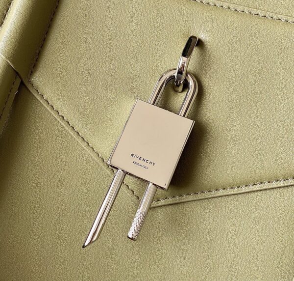 ANTIGONA LOCK SOFT
