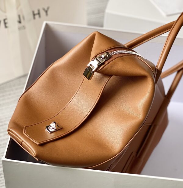 ANTIGONA LOCK SOFT