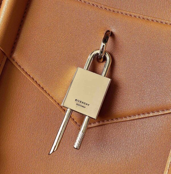 ANTIGONA LOCK SOFT