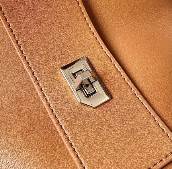 ANTIGONA LOCK SOFT