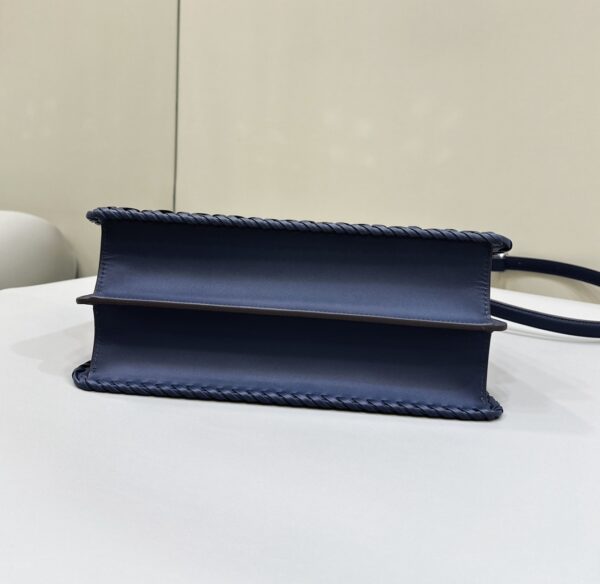 Fendi Peekaboo ISeeU Medium