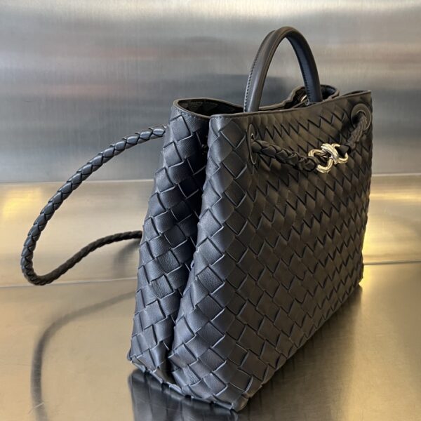 BOTTEGA VENETA MEDIUM ANDIAMO BAG