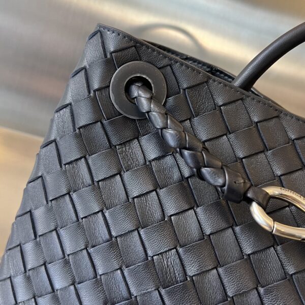 BOTTEGA VENETA MEDIUM ANDIAMO BAG