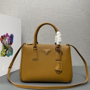 Medium Prada Galleria Saffiano leather bag