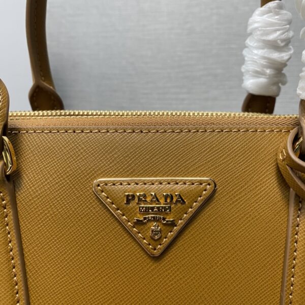 Medium Prada Galleria Saffiano leather bag