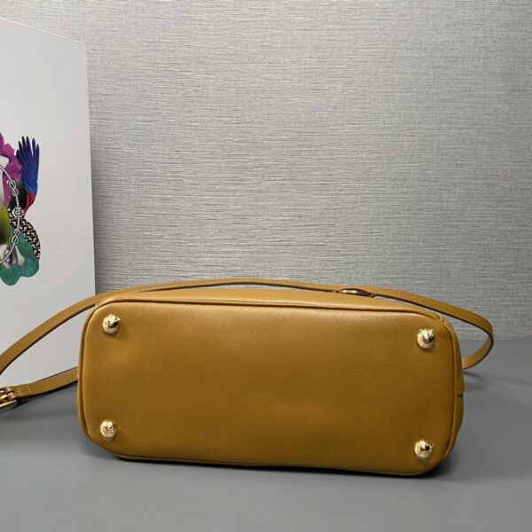 Medium Prada Galleria Saffiano leather bag