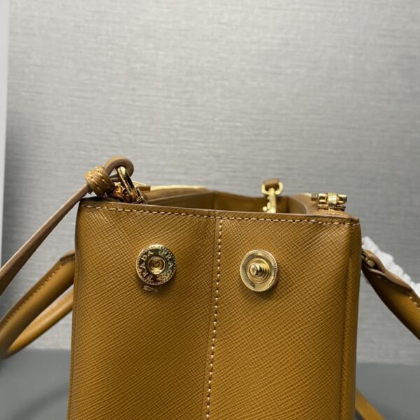 Medium Prada Galleria Saffiano leather bag