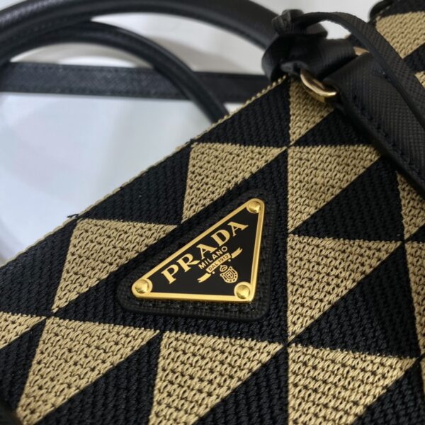 Medium Prada Galleria Saffiano leather bag