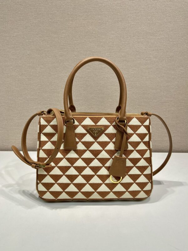 Medium Prada Galleria Saffiano leather bag