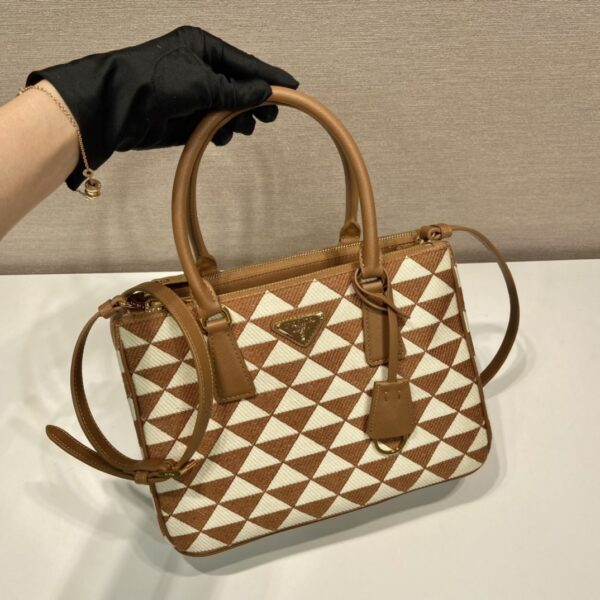 Medium Prada Galleria Saffiano leather bag