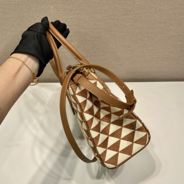 Medium Prada Galleria Saffiano leather bag