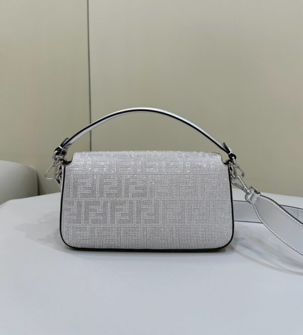 FENDI BAGUETTE MEDIUM BAG