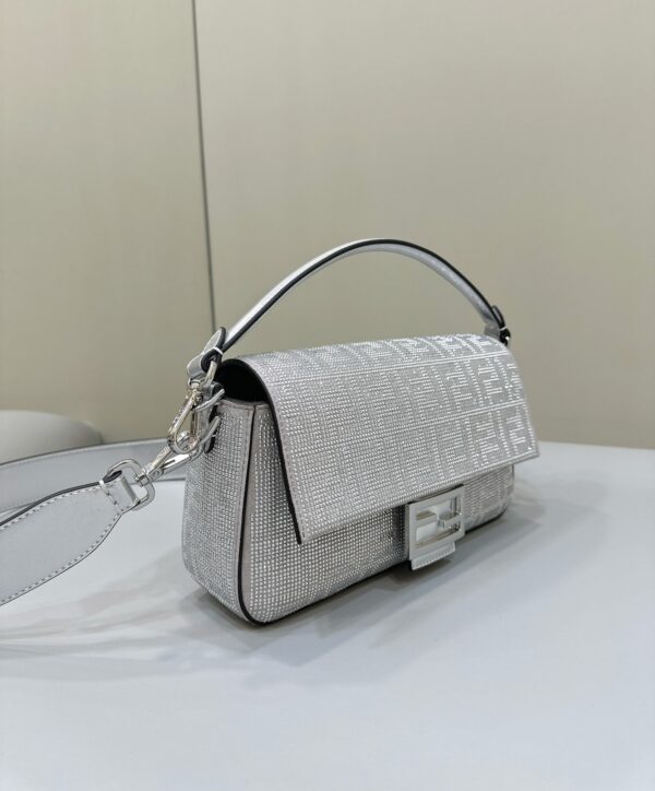 FENDI BAGUETTE MEDIUM BAG
