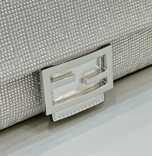 FENDI BAGUETTE MEDIUM BAG