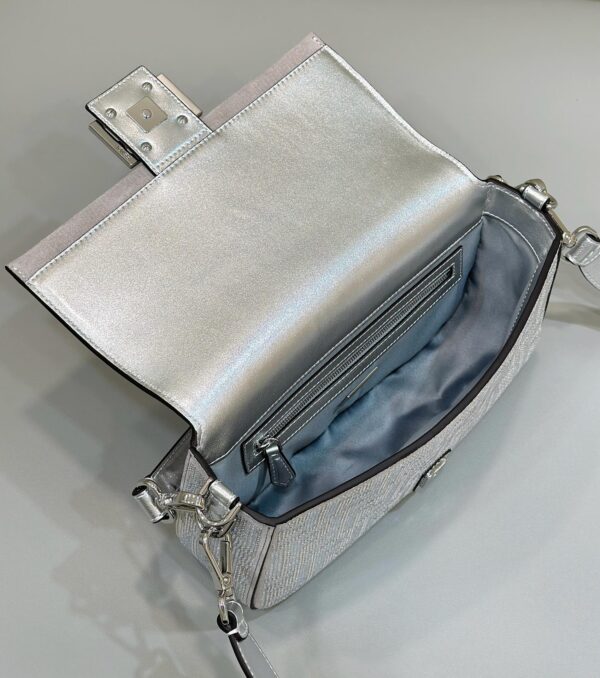 FENDI BAGUETTE MEDIUM BAG