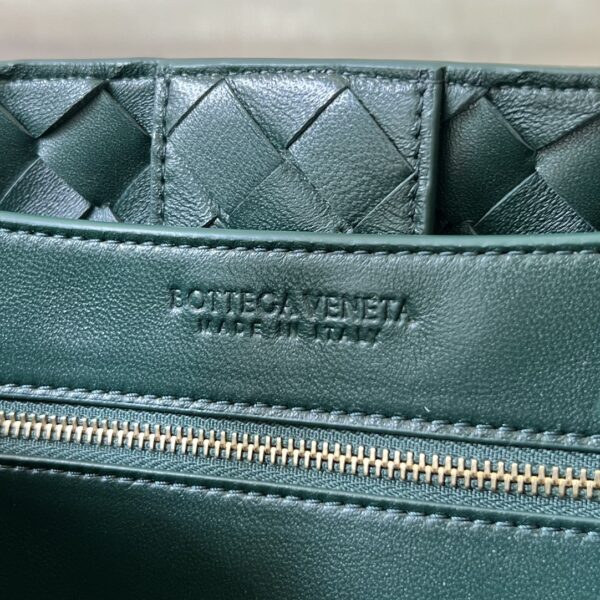 BOTTEGA VENETA MEDIUM ANDIAMO BAG