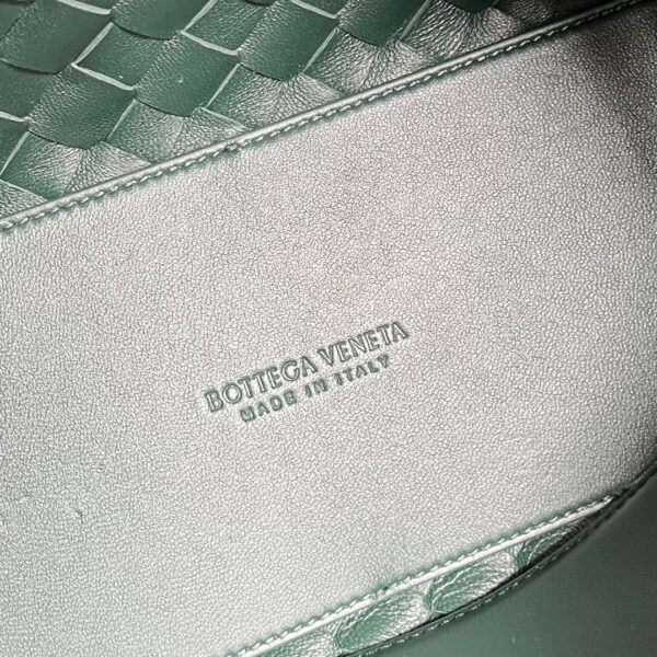BOTTEGA VENETA MEDIUM ANDIAMO BAG