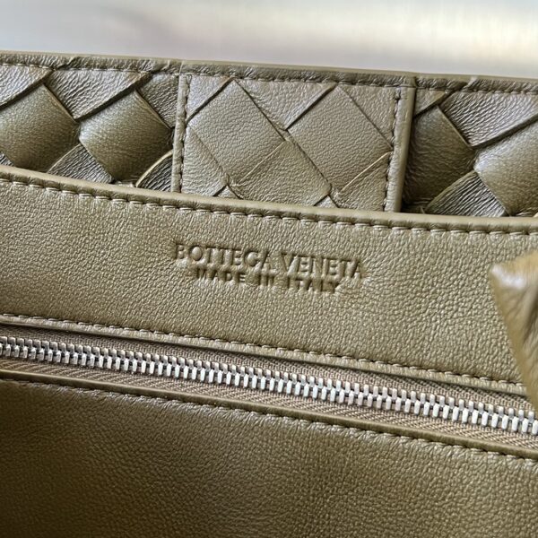 BOTTEGA VENETA MEDIUM ANDIAMO BAG
