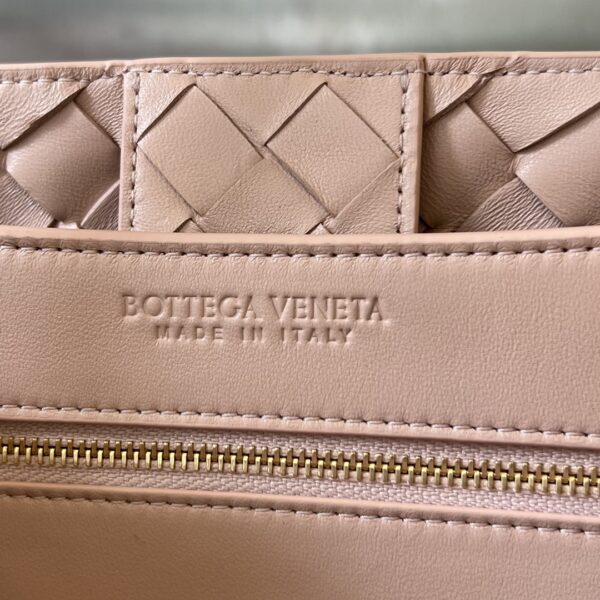 BOTTEGA VENETA MEDIUM ANDIAMO BAG