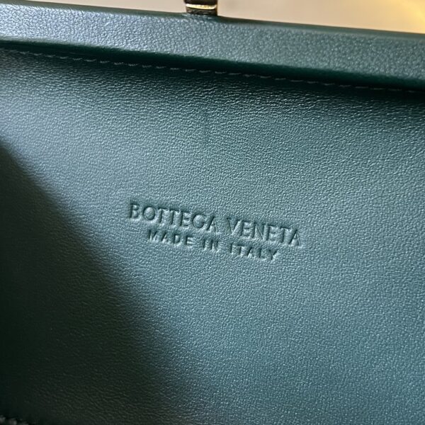 Bottega Veneta Knot With Chain