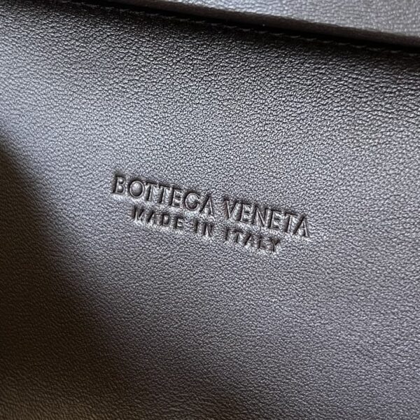 Bottega Veneta Knot With Chain