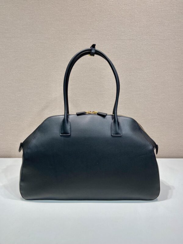 Large leather tote bag with zipper closure