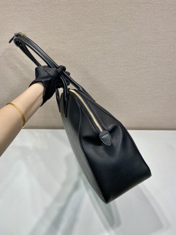 Large leather tote bag with zipper closure